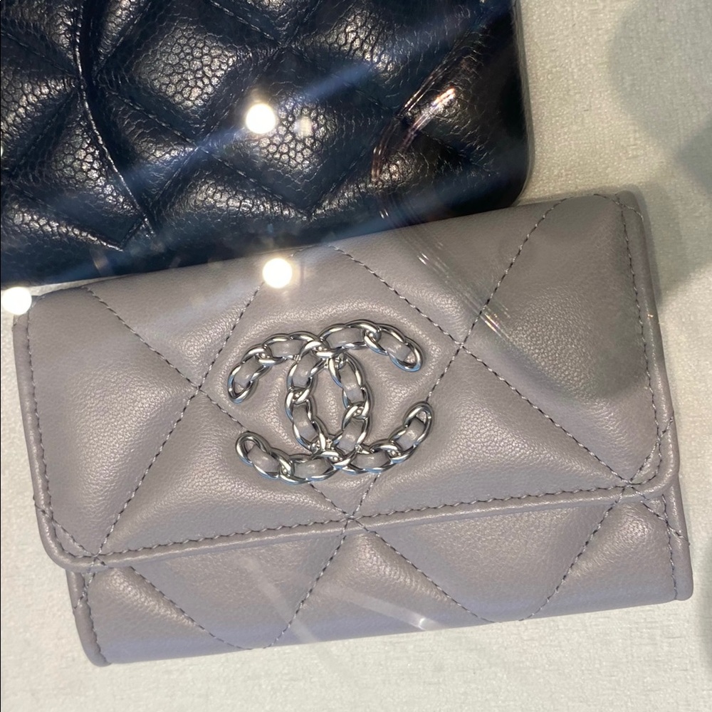 Chanel 19 grey card holder